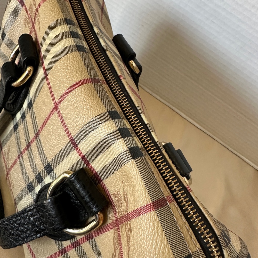 Authentic Burberry Boston Medium Bag. - Picture 6 of 17